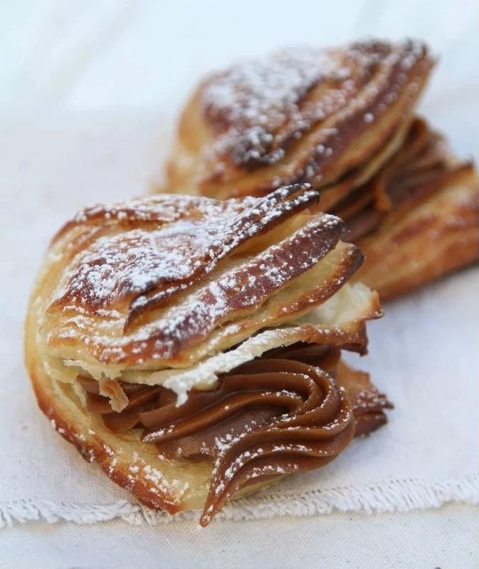 Pañuelos de hojaldre con dulce de leche
